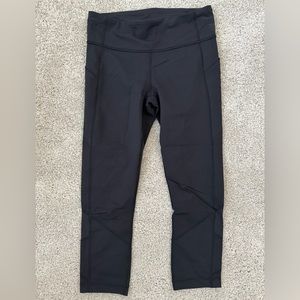 Lululemon leggings / Size 6 / Black / Crop 17